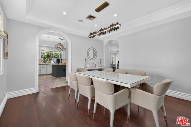5230 Teesdale Avenue, Los Angeles, CA 91607