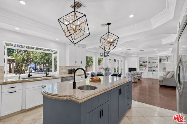 5230 Teesdale Avenue, Los Angeles, CA 91607