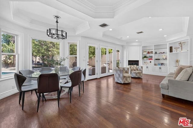5230 Teesdale Avenue, Los Angeles, CA 91607