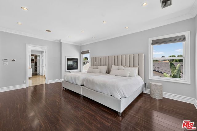 5230 Teesdale Avenue, Los Angeles, CA 91607