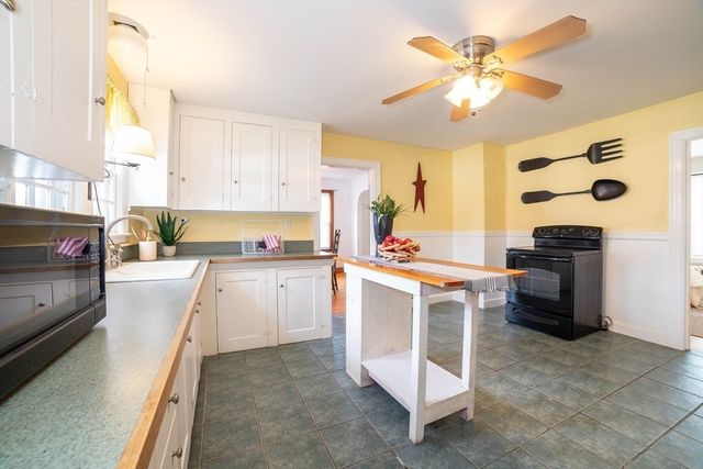 25 Dixfield Road, Worcester, MA 01606