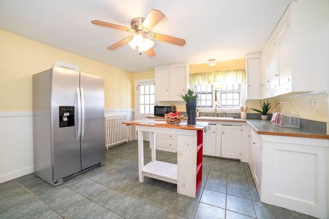 25 Dixfield Road, Worcester, MA 01606