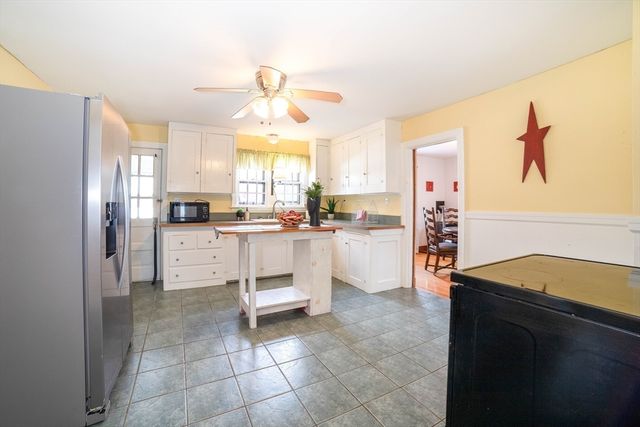 25 Dixfield Road, Worcester, MA 01606