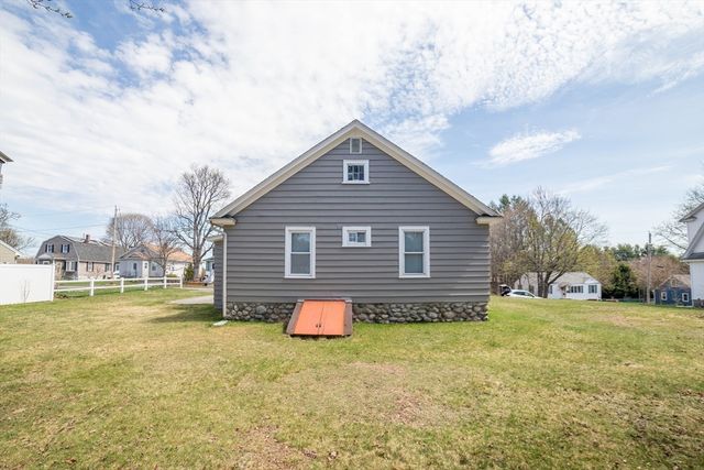 25 Dixfield Road, Worcester, MA 01606