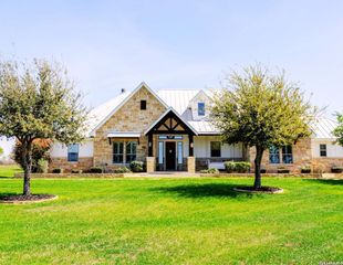 1260 County Road 361, La Vernia, TX 78121