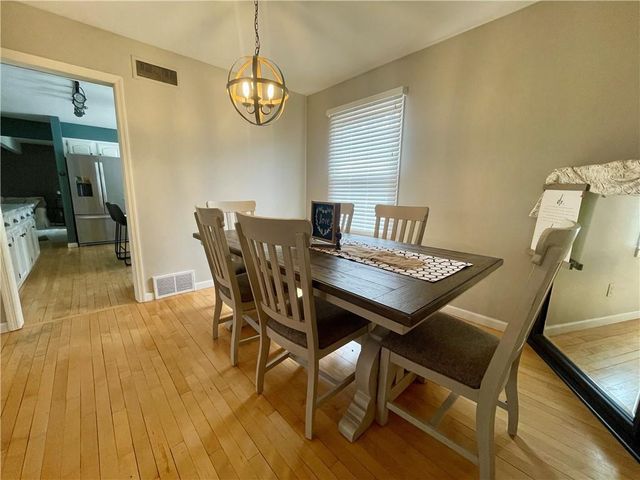 154 N SUNSET Drive, Maryville, MO 64468