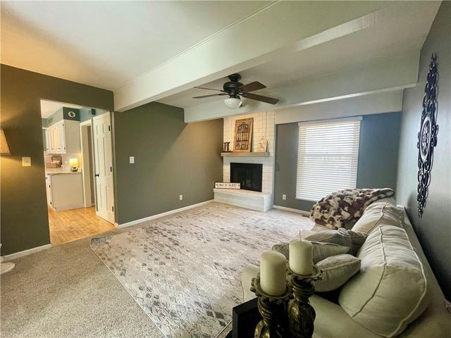 154 N SUNSET Drive, Maryville, MO 64468