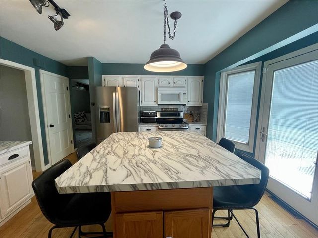 154 N SUNSET Drive, Maryville, MO 64468