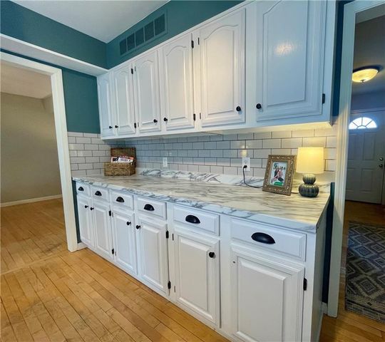 154 N SUNSET Drive, Maryville, MO 64468