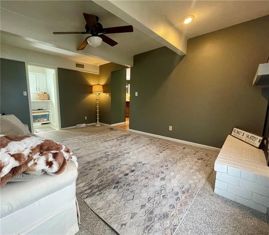 154 N SUNSET Drive, Maryville, MO 64468