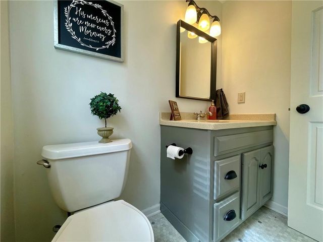 154 N SUNSET Drive, Maryville, MO 64468