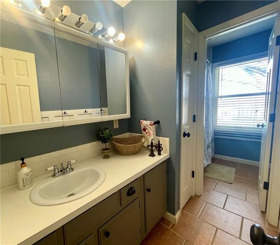 154 N SUNSET Drive, Maryville, MO 64468