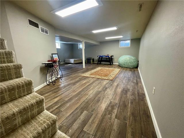 154 N SUNSET Drive, Maryville, MO 64468