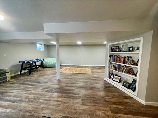 154 N SUNSET Drive, Maryville, MO 64468