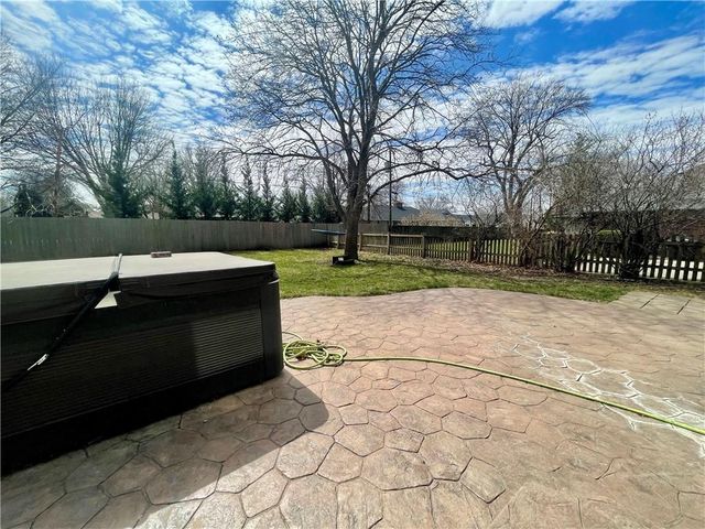 154 N SUNSET Drive, Maryville, MO 64468