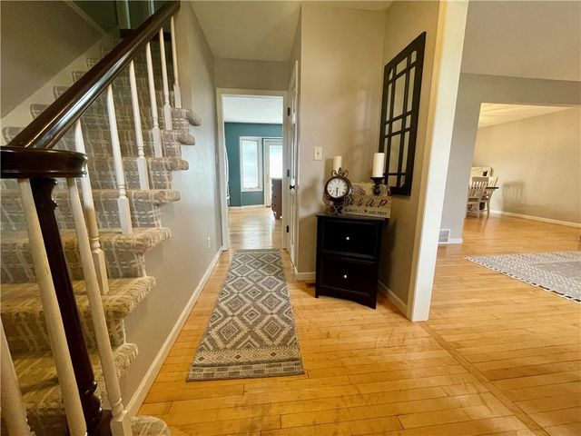 154 N SUNSET Drive, Maryville, MO 64468