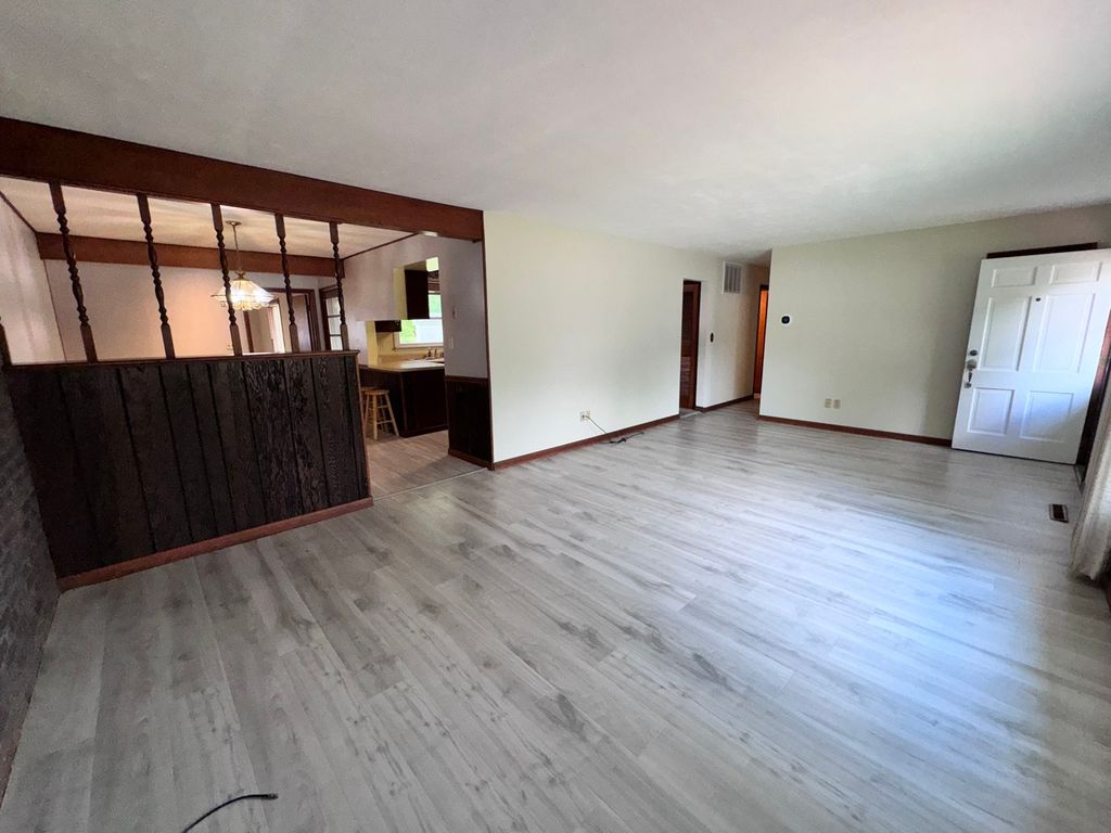 Image 11 of property listing at 17 Crestwood, Centralia, IL 62801