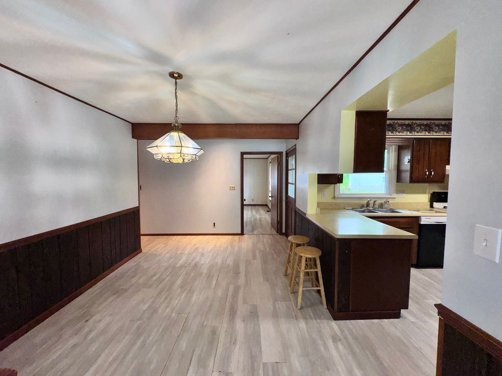 Image 12 of property listing at 17 Crestwood, Centralia, IL 62801