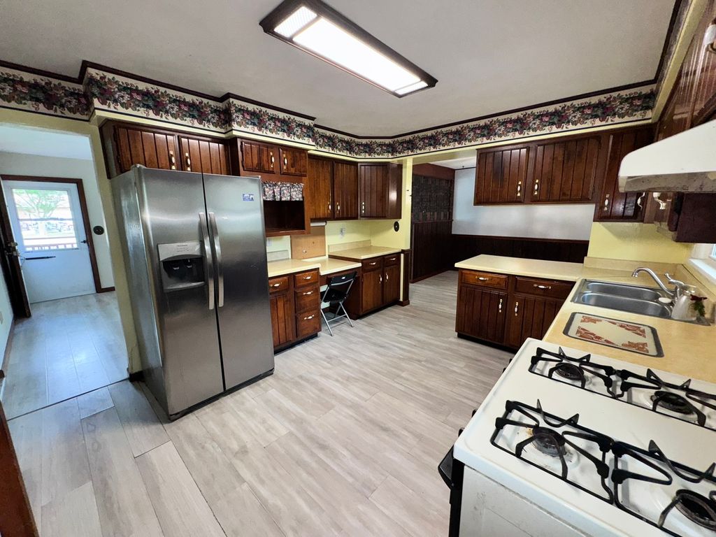 Image 17 of property listing at 17 Crestwood, Centralia, IL 62801
