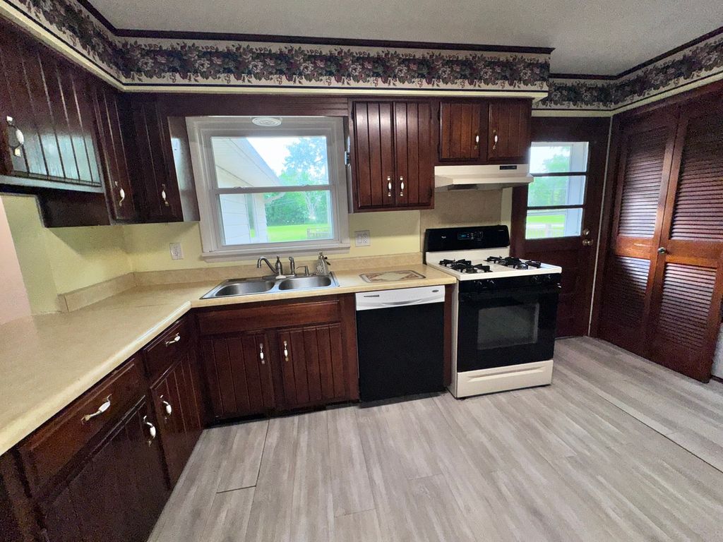 Image 19 of property listing at 17 Crestwood, Centralia, IL 62801