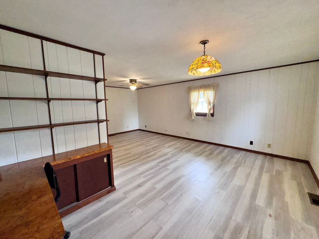 Image 27 of property listing at 17 Crestwood, Centralia, IL 62801