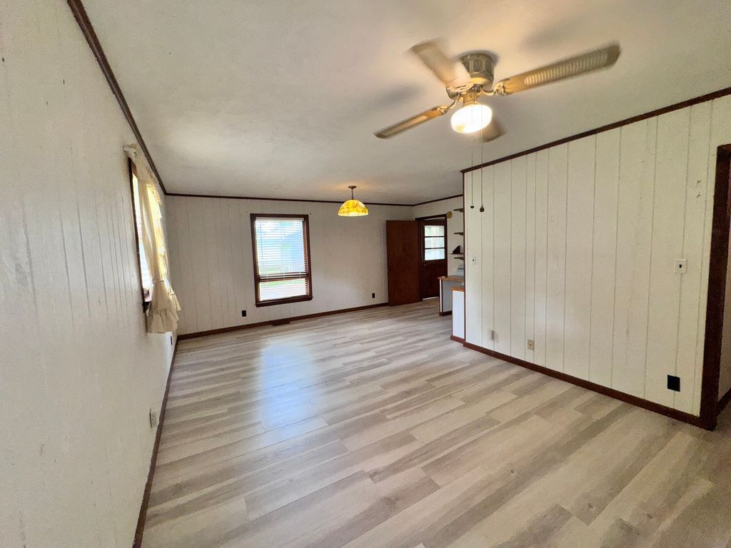 Image 29 of property listing at 17 Crestwood, Centralia, IL 62801