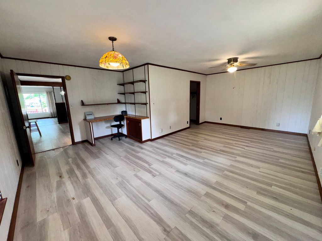 Image 30 of property listing at 17 Crestwood, Centralia, IL 62801
