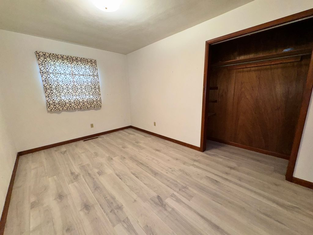 Image 33 of property listing at 17 Crestwood, Centralia, IL 62801
