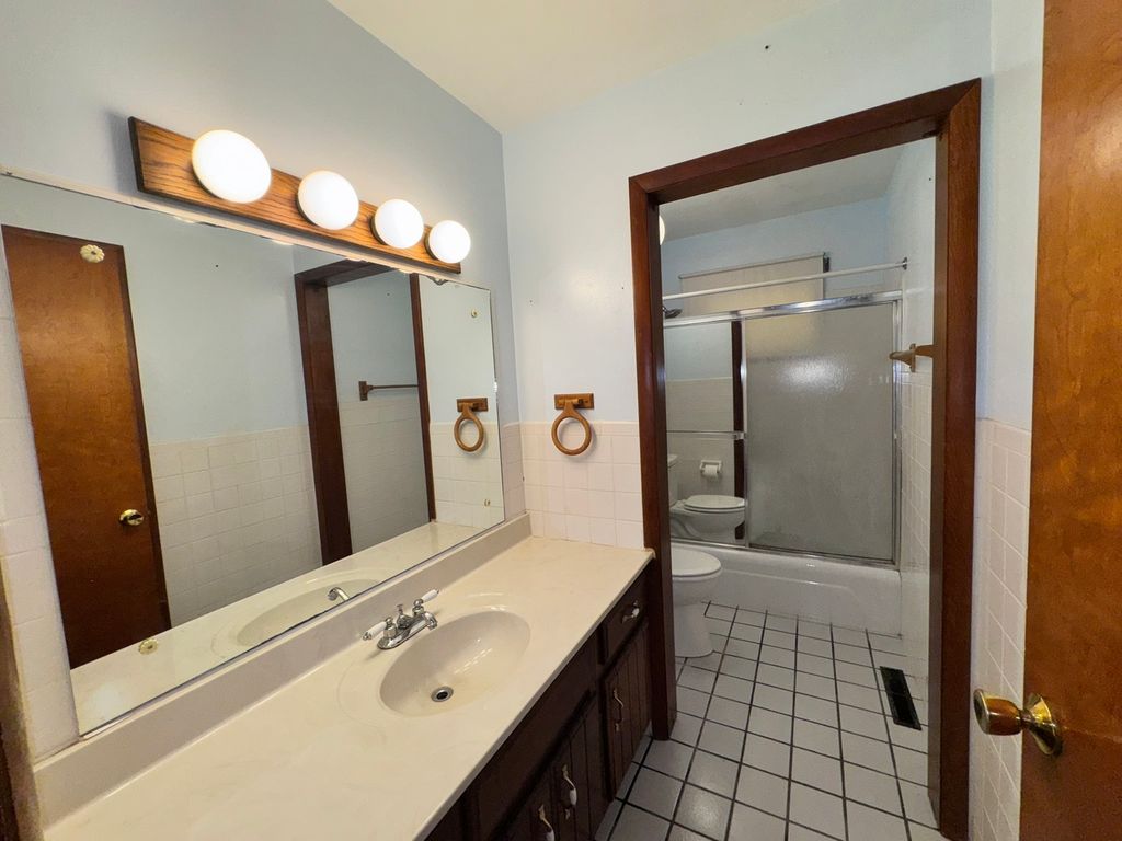 Image 34 of property listing at 17 Crestwood, Centralia, IL 62801