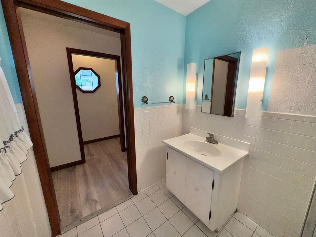 Image 36 of property listing at 17 Crestwood, Centralia, IL 62801