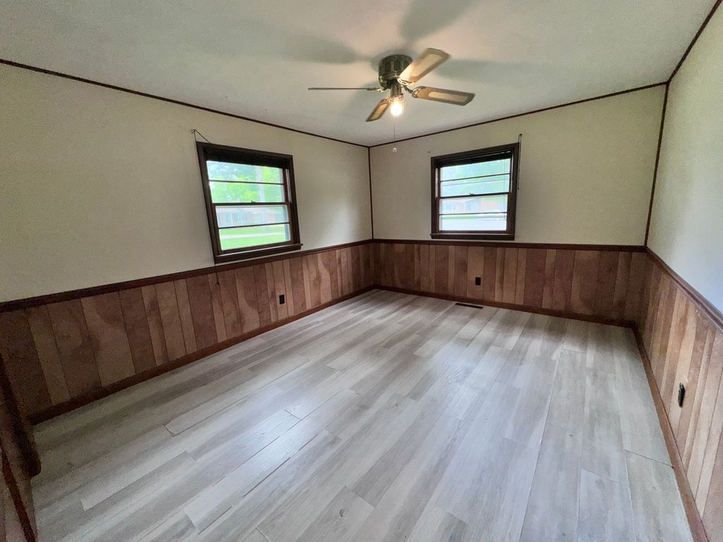 Image 42 of property listing at 17 Crestwood, Centralia, IL 62801