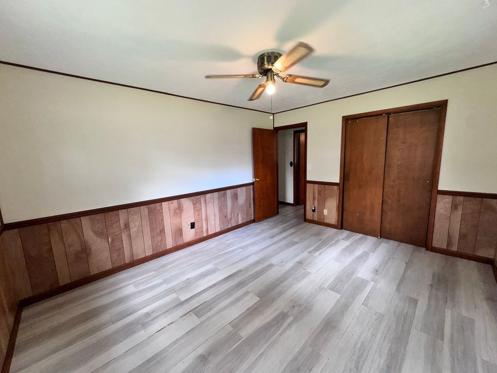 Image 43 of property listing at 17 Crestwood, Centralia, IL 62801