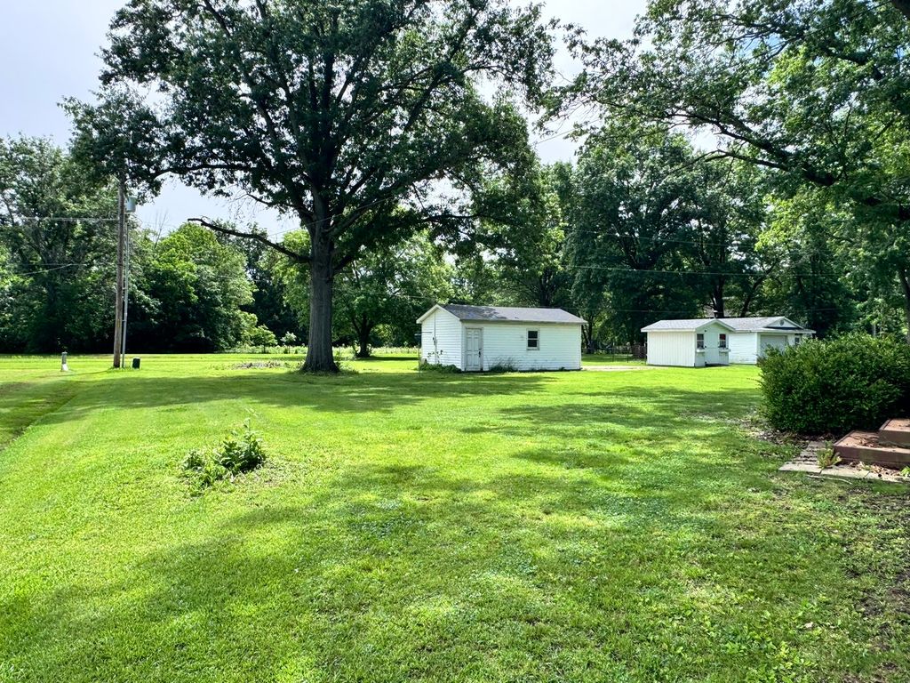 Image 7 of property listing at 17 Crestwood, Centralia, IL 62801
