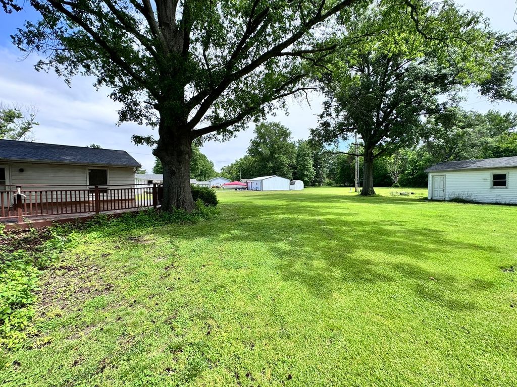 Image 9 of property listing at 17 Crestwood, Centralia, IL 62801