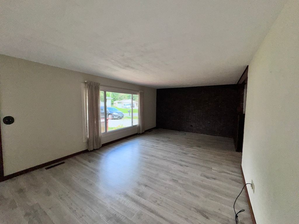 Image 10 of property listing at 17 Crestwood, Centralia, IL 62801