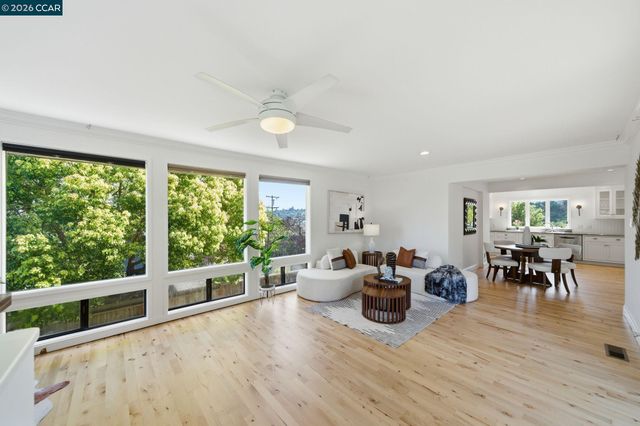 102 Hillcrest Dr, Orinda, CA 94563
