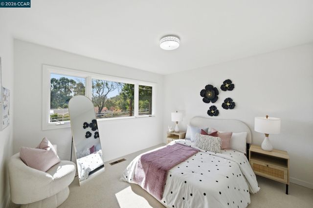 102 Hillcrest Dr, Orinda, CA 94563