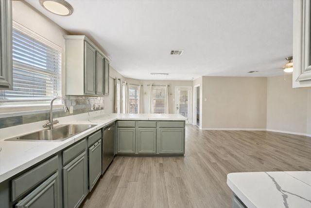 2015 Allyson Drive, Heartland, TX 75126