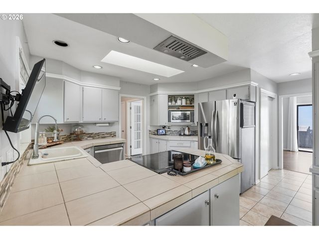 14720 Sw TOPAZ Ct, Beaverton, OR 97007