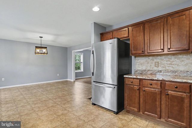 239 RAILROAD AVE, Ephrata, PA 17522