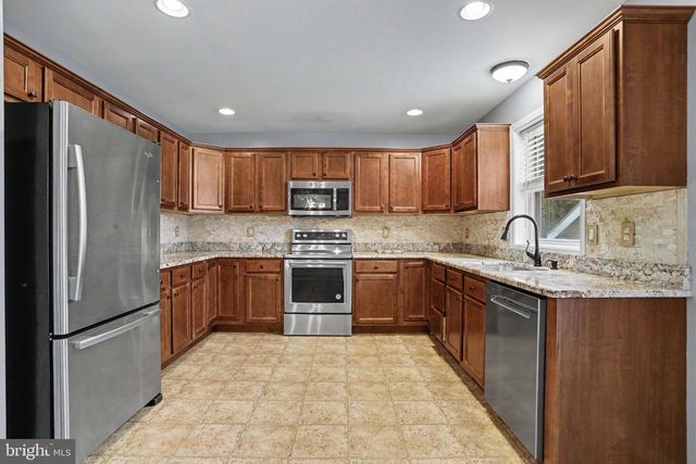 239 RAILROAD AVE, Ephrata, PA 17522