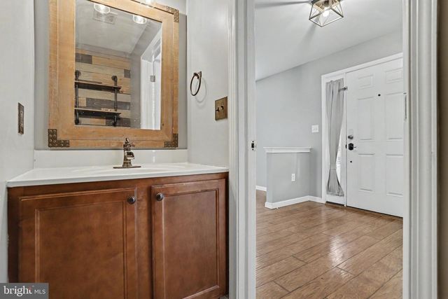 239 RAILROAD AVE, Ephrata, PA 17522