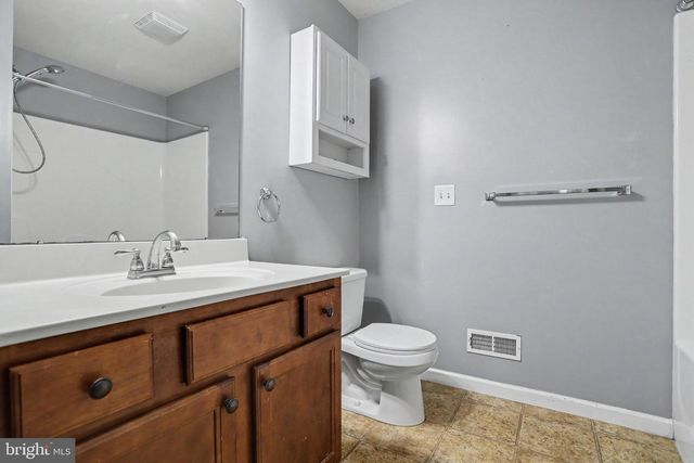 239 RAILROAD AVE, Ephrata, PA 17522
