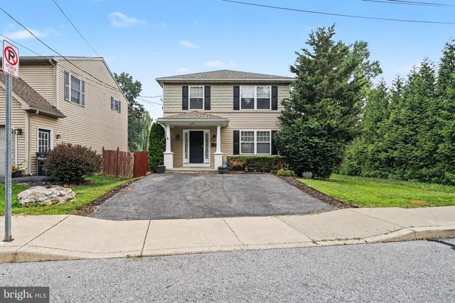 239 RAILROAD AVE, Ephrata, PA 17522
