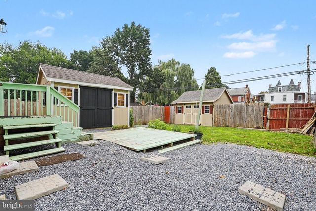 239 RAILROAD AVE, Ephrata, PA 17522