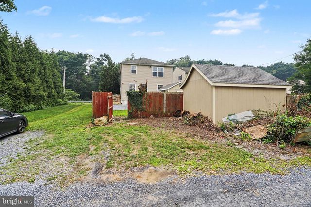 239 RAILROAD AVE, Ephrata, PA 17522