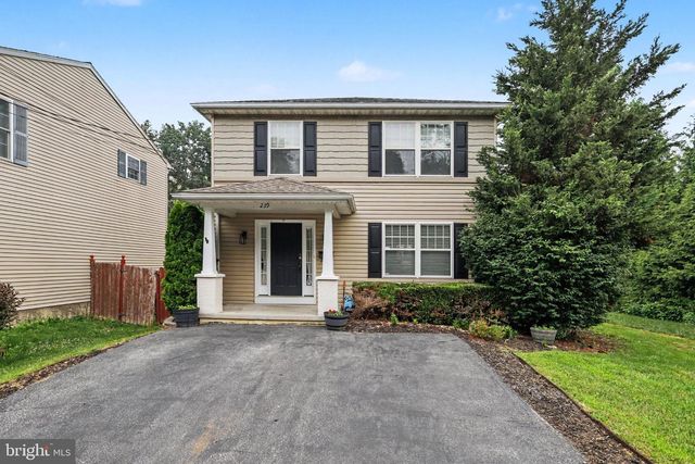 239 RAILROAD AVE, Ephrata, PA 17522