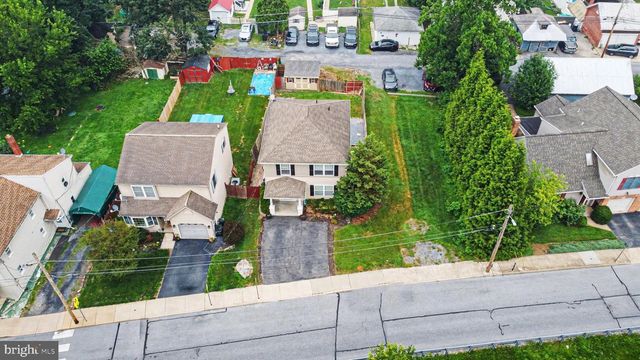 239 RAILROAD AVE, Ephrata, PA 17522