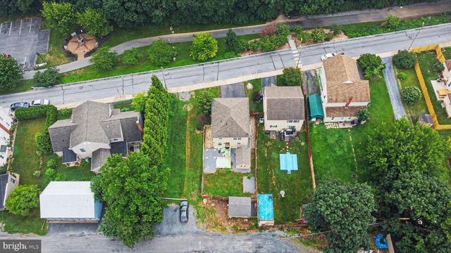 239 RAILROAD AVE, Ephrata, PA 17522