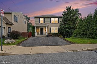 239 RAILROAD AVE, Ephrata, PA 17522